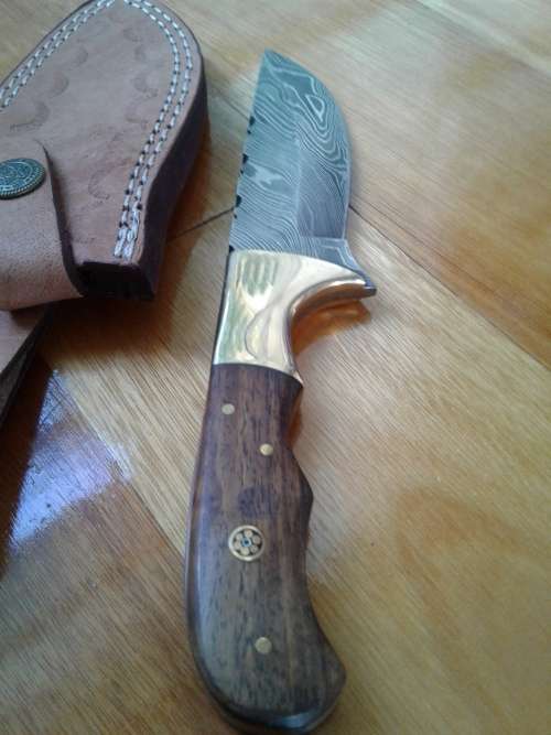 DAMASCUS Hand Made Knife, Perfect for Father's Day, leather sheath included. Nice 2 have.